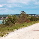 Gorgeous In بريمونتيرا