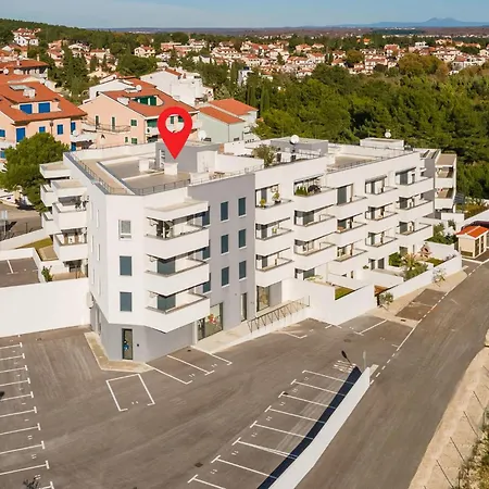 Amazing In With Kitchen Apartament